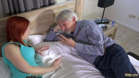 Хитрый дедок давно хотел трахнуть внучку