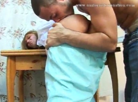 Нагнул медсестру над партой и стал насиловать