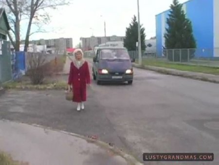 Одинокую бабушку похитили насильники на авто