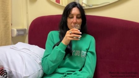 Милфа в купе дала незнакомцу