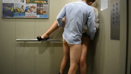 Поимел соседку стоя в лифте