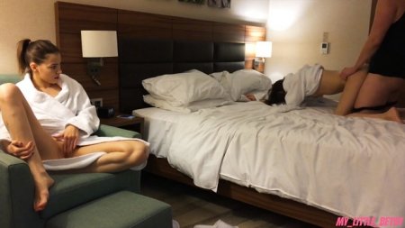 Секс с двумя сестрами по очереди